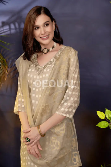 Cotton Blend Jacquard Kurta Set For Women Kurta Sets