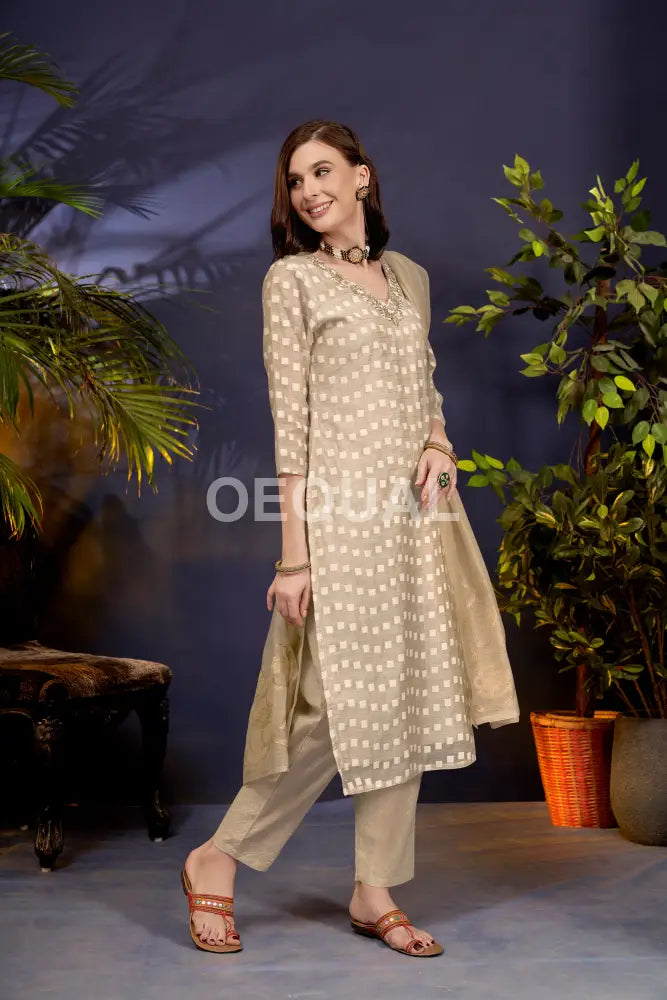 Cotton Blend Jacquard Kurta Set For Women Kurta Sets